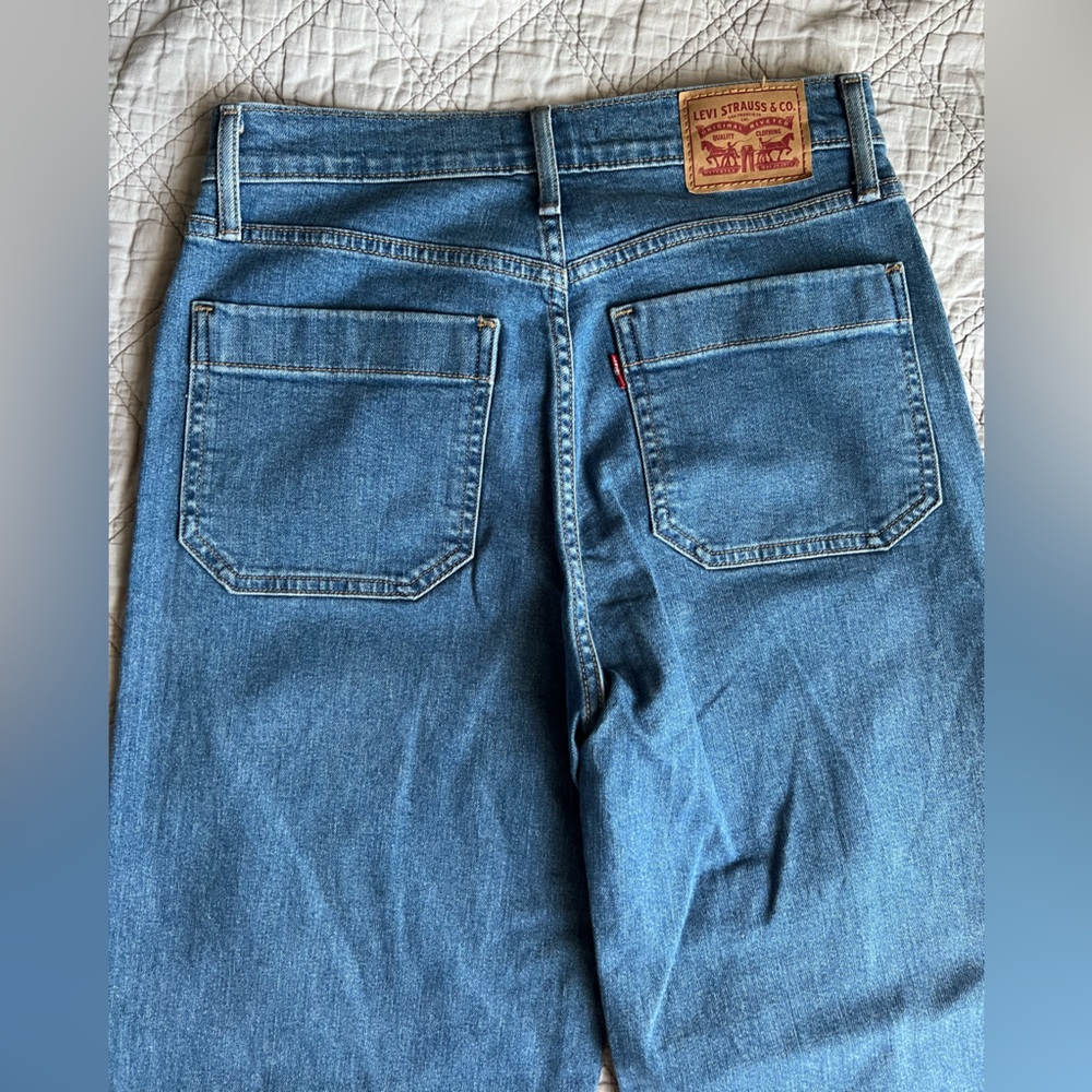 Women’s Mile High Cropped Wide Leg Levi’s Jeans